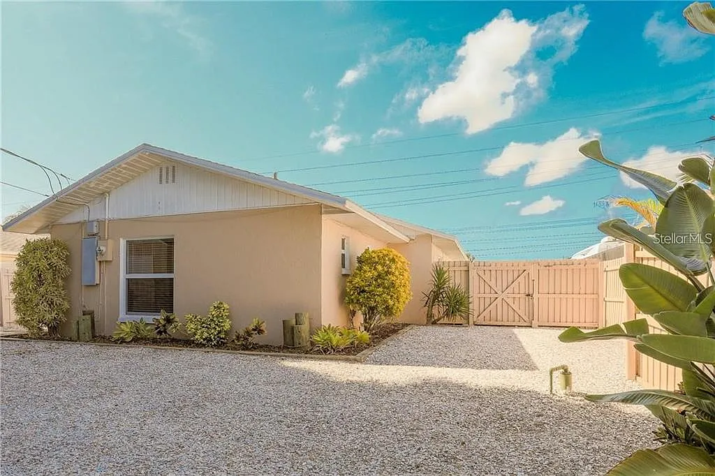 2 bed, 2.0 bath, 1212 sqft, $3,500 — Photo 1