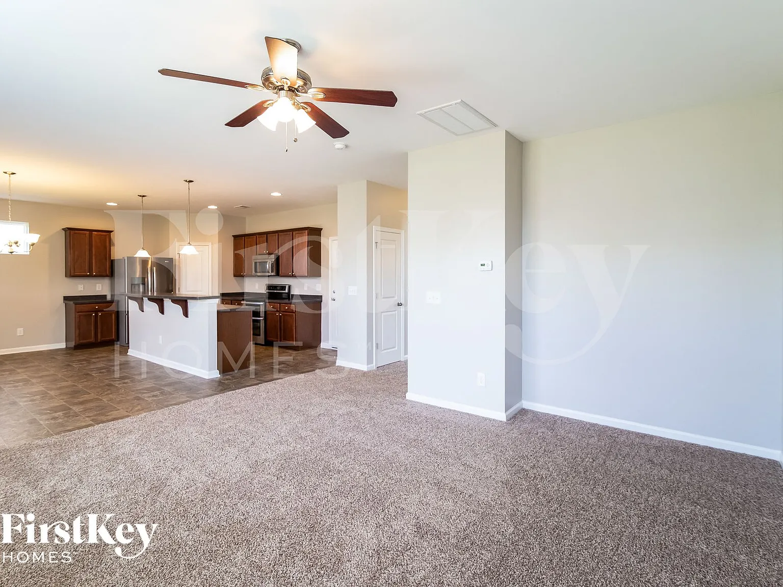 4 bed, 3.5 bath, 2880 sqft, $3,055 — Photo 4