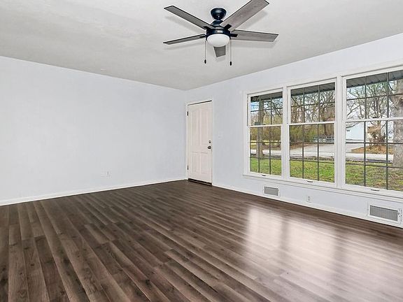 3rd image of 13419 Parker Ave