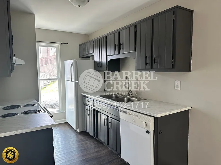 130 Ewing Ave — Photo 1