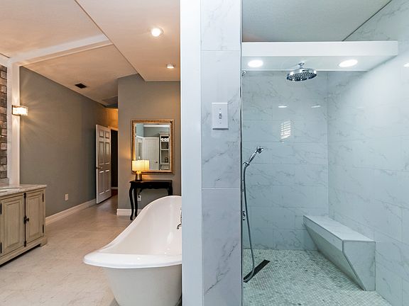Stunning Spa Shower & Tub