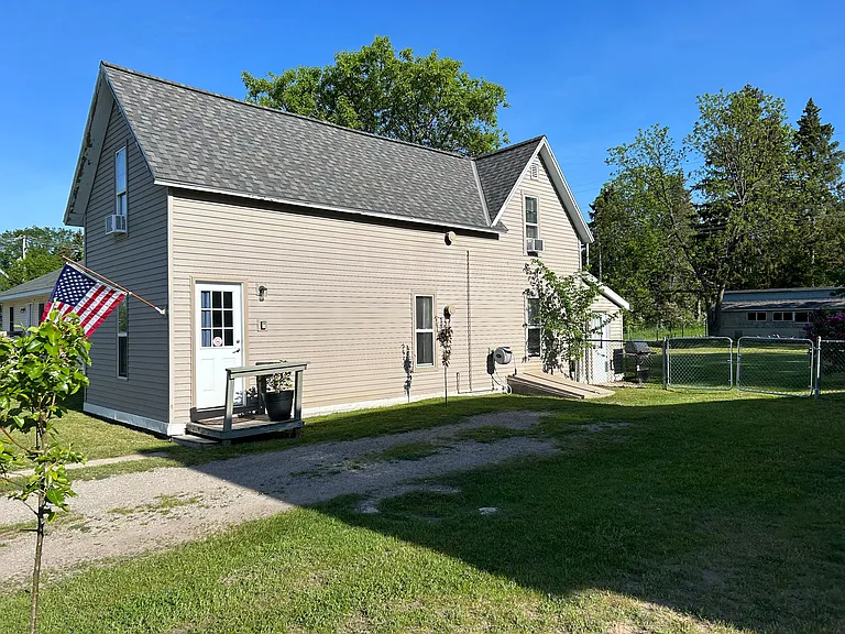 6533 Mill St — Photo 5