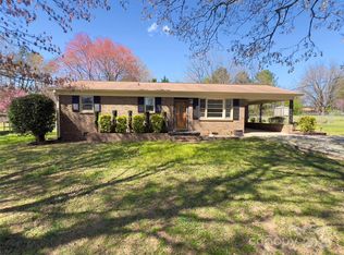 1905 26th St NE, Hickory, NC 28601