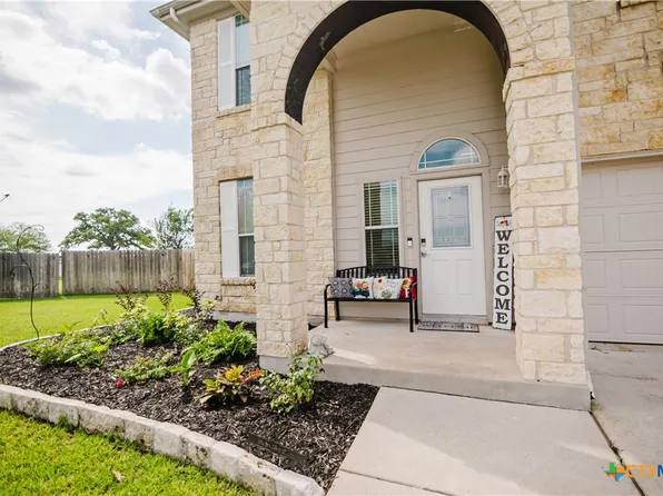 201 Boulder Ridge Dr, Cuero, TX 77954