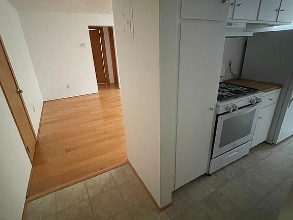 3rd image of 716 W 38th St APT 3