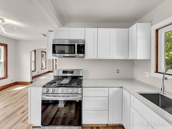 5th image of 22 Deloney Ave SW #2