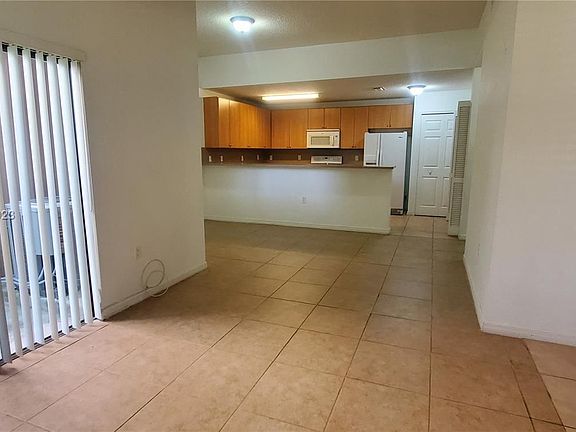 3rd image of 22811 SW 88th Pl #422