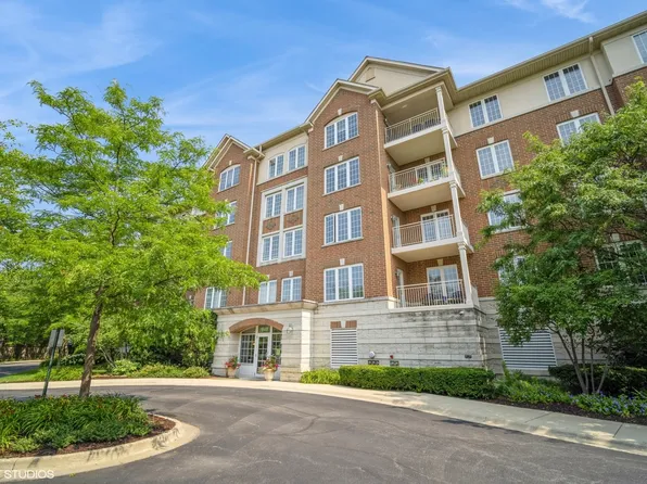 640 Robert York Ave APT 303, Deerfield, IL 60015