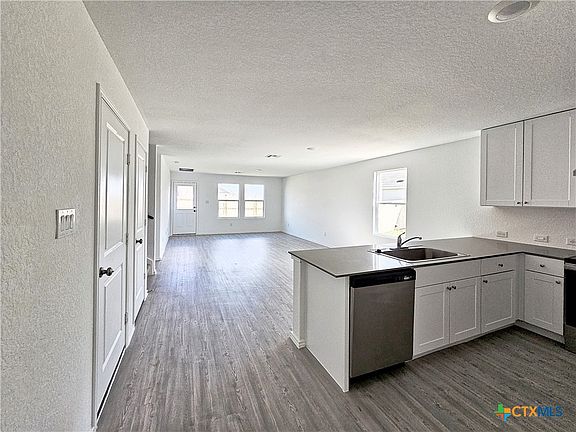 5th image of 805 Riviera Ct
