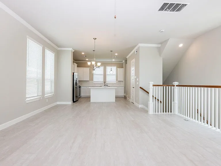 3018 Tres Olive Dr — Photo 6