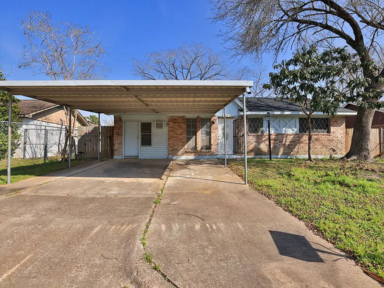 9834 Denning Dr — Photo 3