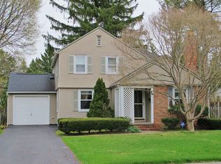 186 Clovercrest Dr, Rochester, NY 14618