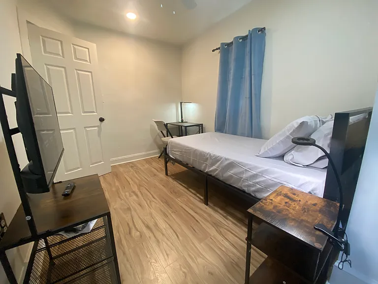 2401 Shirlington Rd — Photo 3