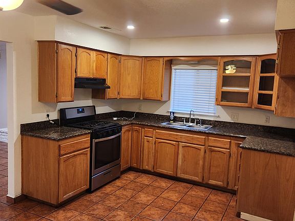 4th image of 1710 W Elowin Ave