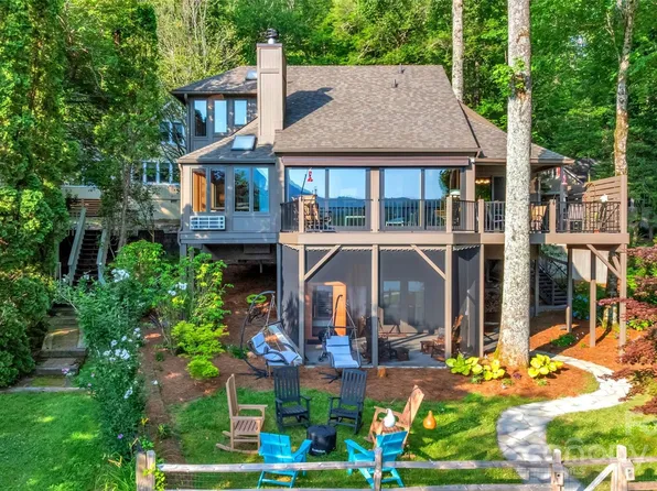 35 Toxaway Landing Dr, Lake Toxaway, NC 28747