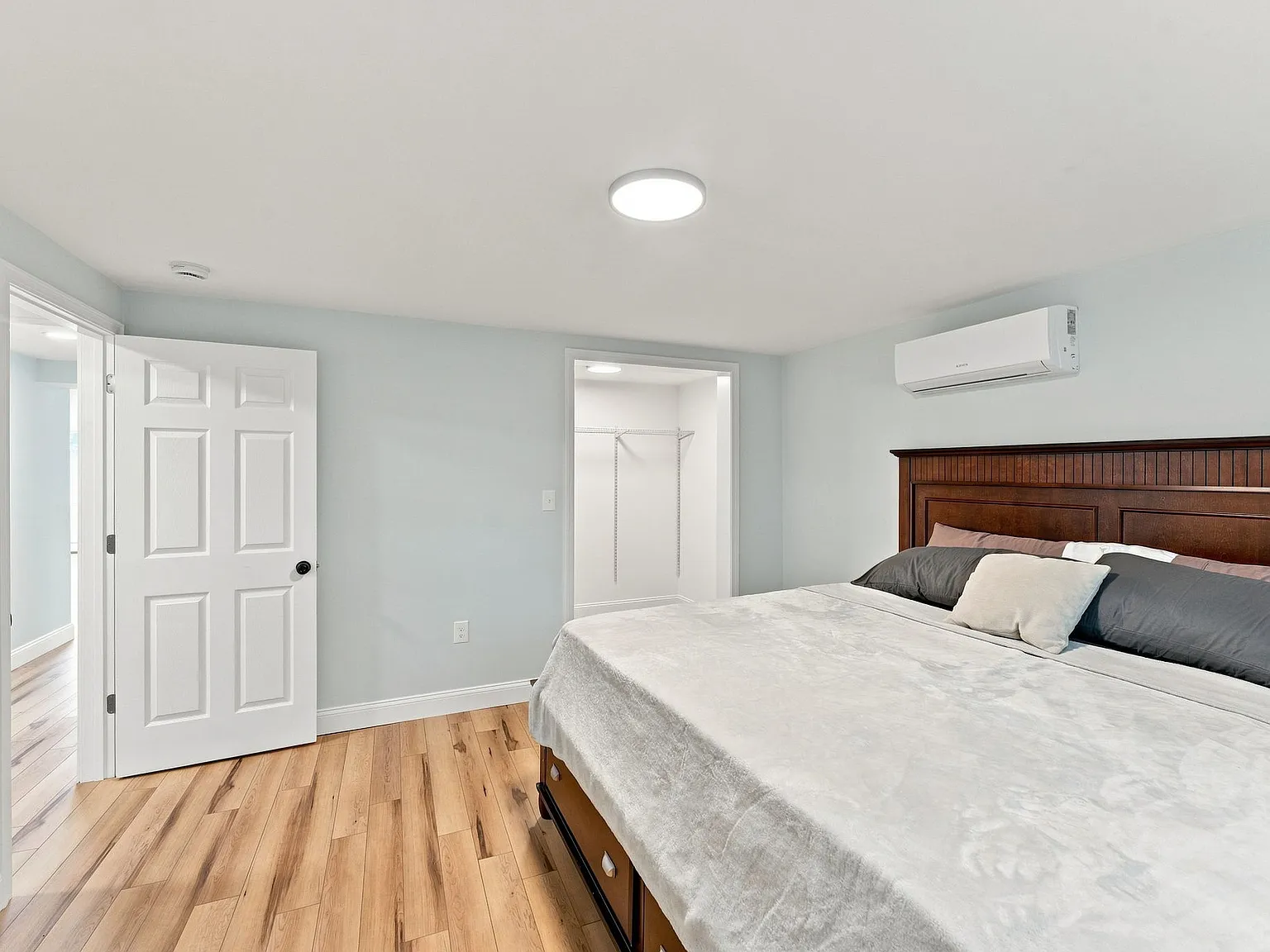 2 bed, 1050 sqft, $2,750 — Photo 1
