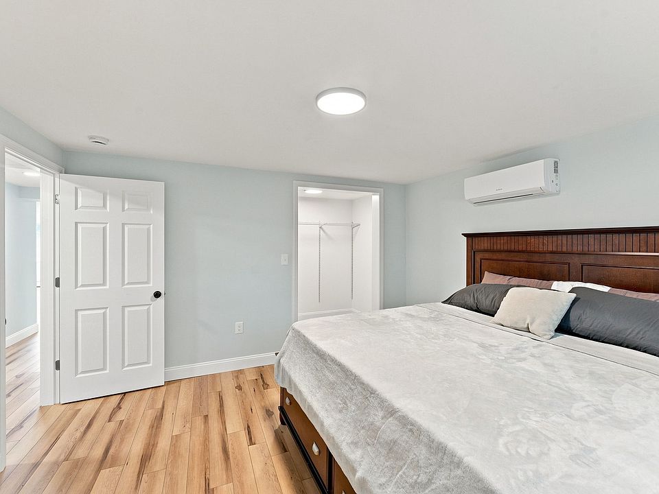 1st image of 16 Grace Ave #1