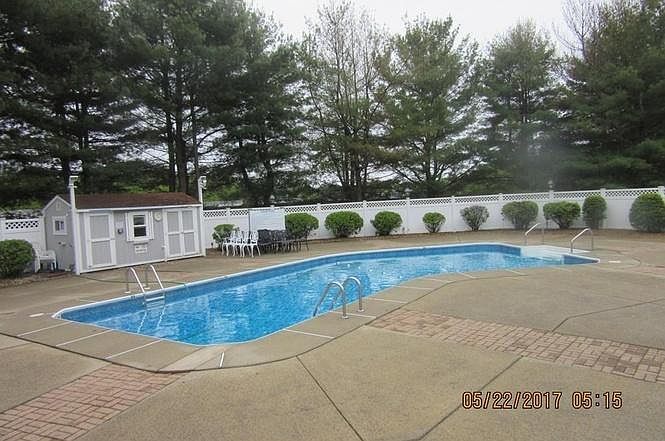 1st image of 26 Tanglewood Ln