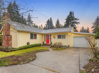 14011 Roslyn Pl N, Seattle, WA