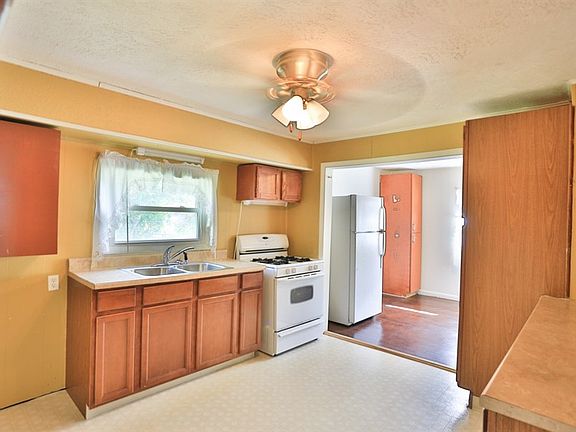 3rd image of 1239 Christian Ave