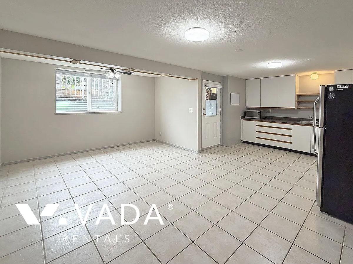 6639B 184 Street Surrey — Photo 2