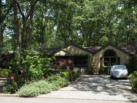 1st image of 11 Canterbury Blvd