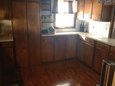 5th image of 835 N Ward Ave