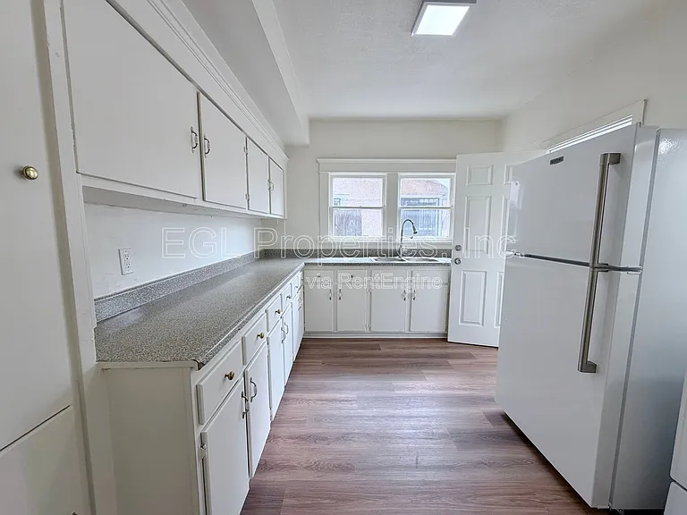 860 W 56th St — Photo 11