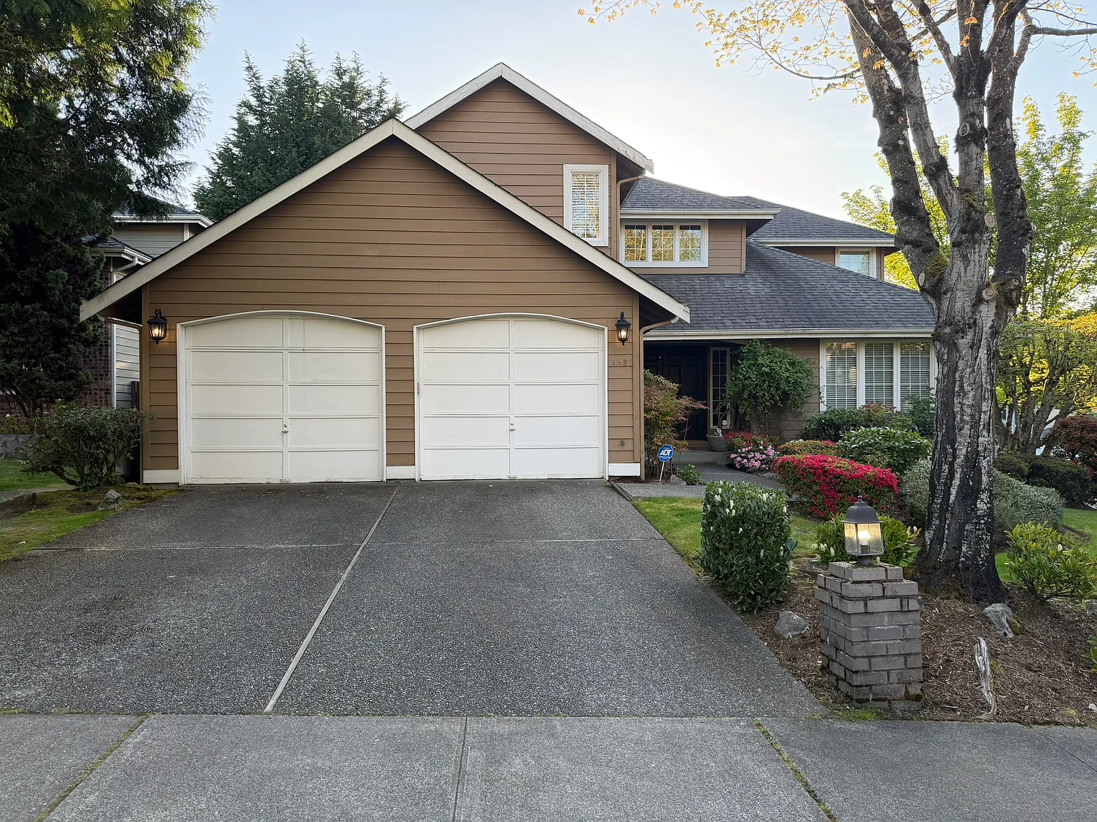 4 bed, 2.5 bath, 2270 sqft, $4,850 — Photo 2