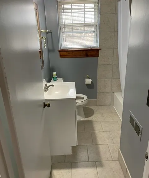 Upper Bathroom