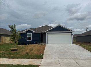 921 Rently St, Prairie Grove, AR 72753