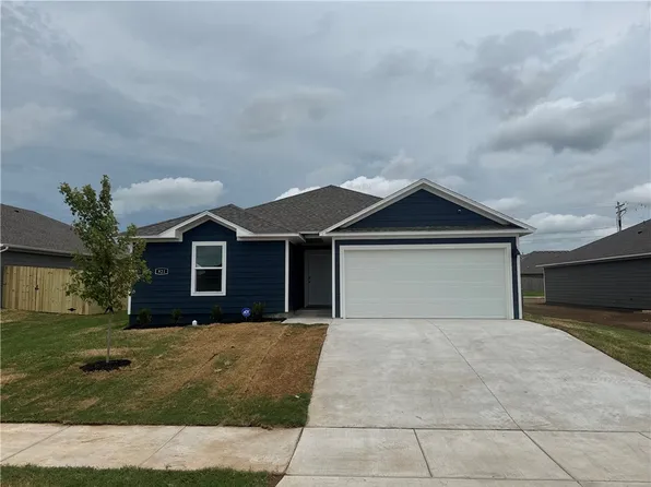 921 Rently St, Prairie Grove, AR 72753