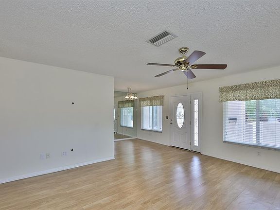 5th image of 1343 New Bedford Dr
