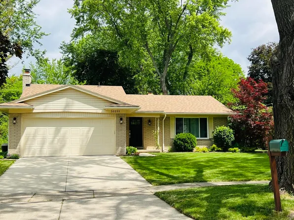 30255 Pleasant Trl, Southfield, MI 48076