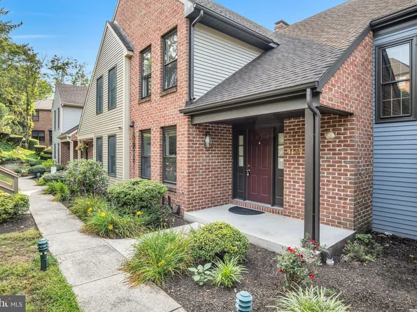 1127 Wicklow Ct, Hummelstown, PA 17036