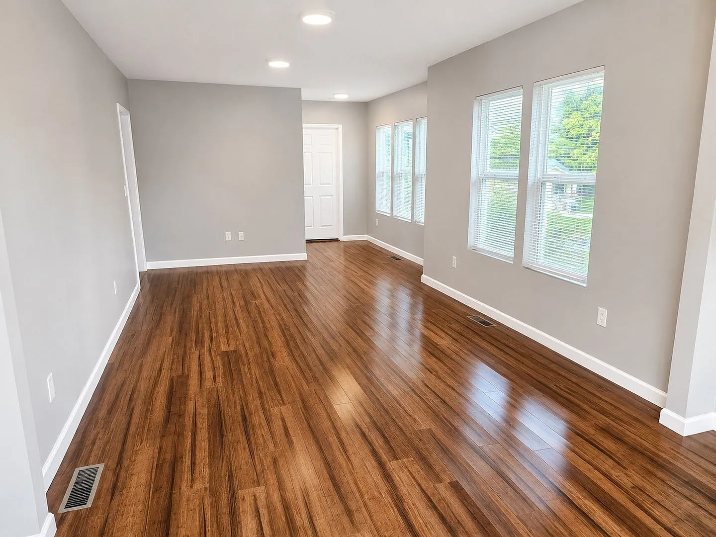 3 bed, 2.0 bath, 2037 sqft, $1,895 — Photo 3