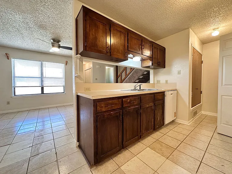 4806 Rainbow Cir — Photo 10