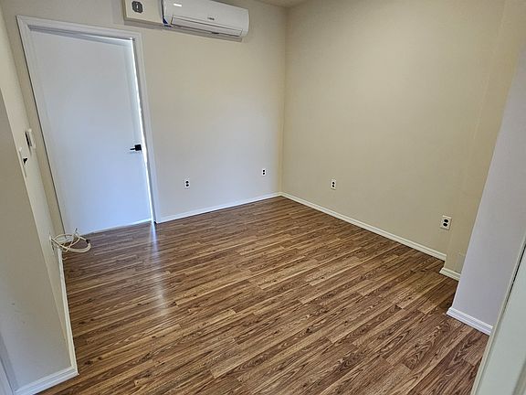 5th image of 686 Eagle Ave #3B