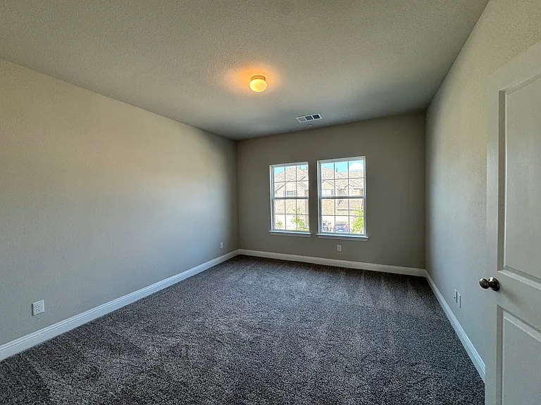 548 Hutchinson Ln — Photo 14