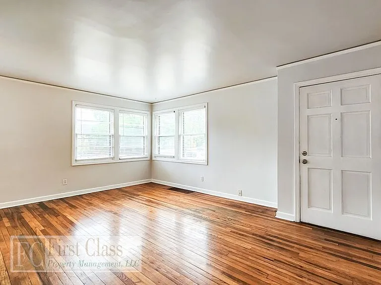 5735 N Montana Ave — Photo 2