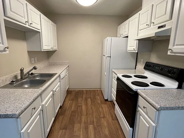 Signature Apartments — Photo 29
