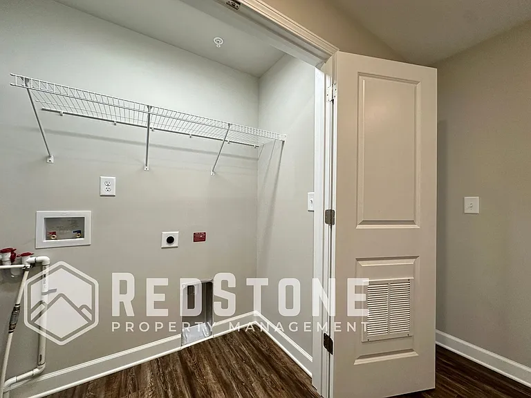 Westbrook Apartments — Photo 16