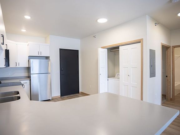 5th image of 200 N Heritage Pkwy #202