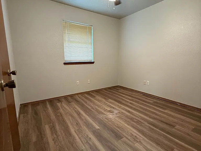 2904 Broadway Ter — Photo 10