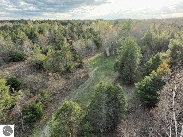 Cody Ln SW, Kalkaska, MI 49646