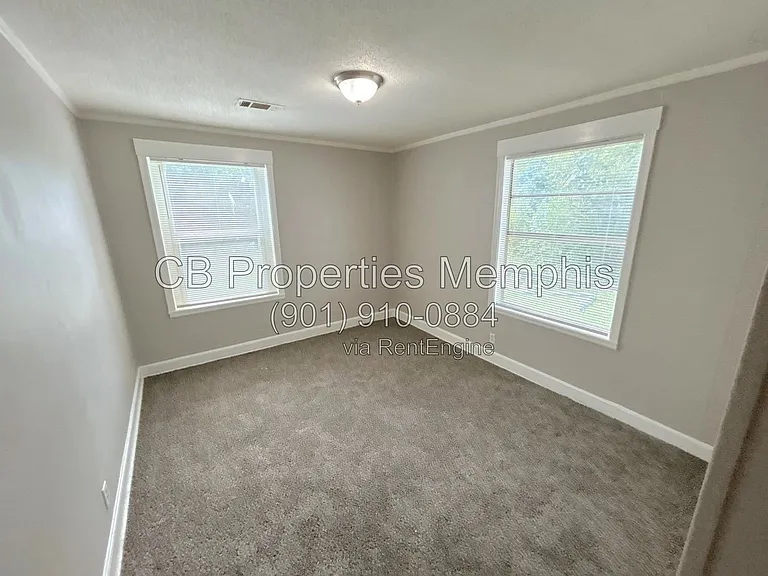1018 McEvers Cir — Photo 3