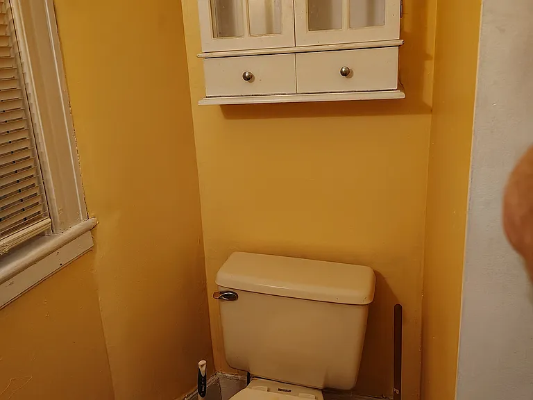 Recessed toilet alcove