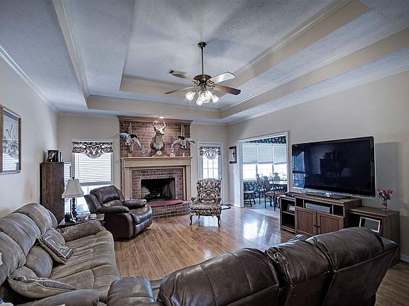 3rd image of 323 White Oak Dr