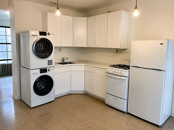 2nd image of 459 Keap St APT 3