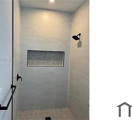 1010 Gerald Ave — Photo 4